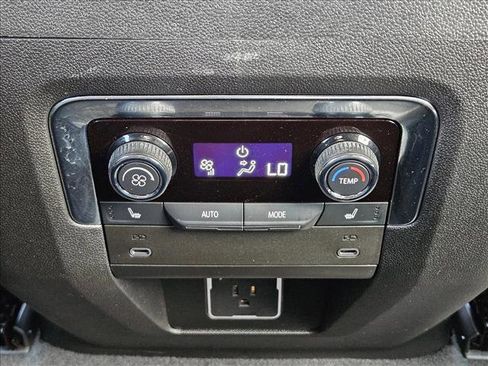 Used 2025 Chevrolet Suburban RST w/ Comfort Package RWD image 17