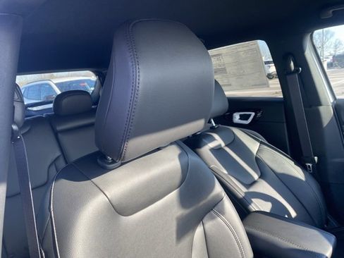 New 2026 Jeep Compass Limited image 18