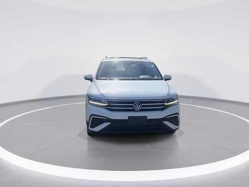 Certified 2022 Volkswagen Tiguan SE w/ Panoramic Sunroof Package image 3