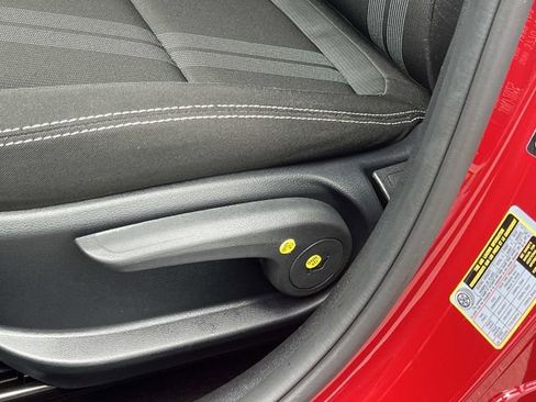 Certified 2025 Hyundai Venue SEL FWD image 22