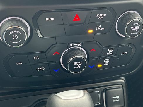 Used 2023 Jeep Renegade Trailhawk w/ Trailhawk Elite Group image 22