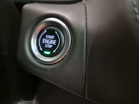 Used 2021 GMC Yukon SLT w/ SLT Premium Package image 17