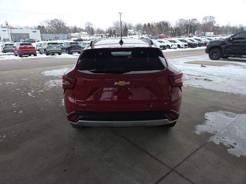 New 2026 Chevrolet Trax LT w/ Sunroof Package image 6