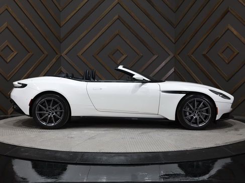 Used 2019 Aston Martin DB11 Volante image 24