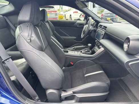 Used 2024 Toyota GR86 Premium RWD image 9