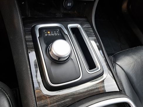 Used 2016 Chrysler 300 Limited image 16