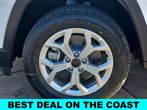 New 2026 Jeep Compass Latitude image 35