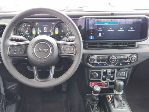 Used 2024 Jeep Wrangler Unlimited image 23