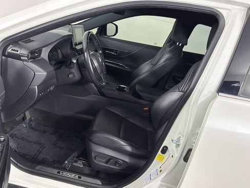 Used 2021 Toyota Venza XLE w/ Softex Package AWD/4WD image 13