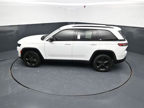 Used 2023 Jeep Grand Cherokee Limited AWD/4WD image 34