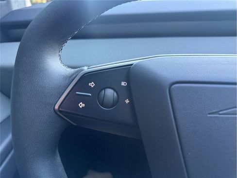 Used 2025 Tesla Cybertruck AWD Crew Cab image 22