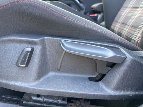 Used 2017 Volkswagen GTI Sport image 11