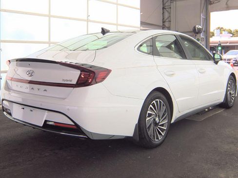Used 2023 Hyundai Sonata Limited w/ Cargo Package FWD image 3