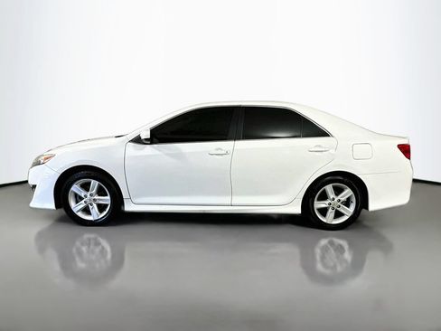 Used 2012 Toyota Camry SE FWD image 4