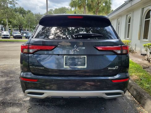Used 2024 Mitsubishi Outlander 4WD Plug-In Hybrid image 5