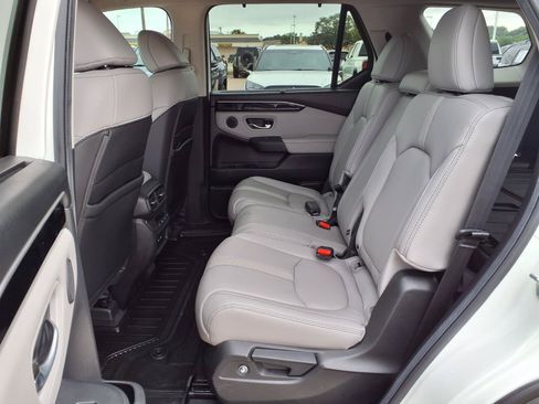 Used 2024 Honda Pilot Touring image 26