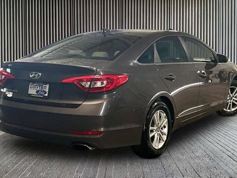 Used 2017 Hyundai Sonata SE FWD image 2