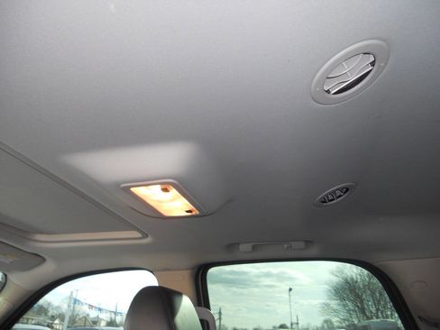 Used 2011 Chevrolet Tahoe LT w/ Luxury Package AWD/4WD image 24