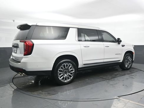 Used 2023 GMC Yukon XL Denali Ultimate AWD/4WD image 5