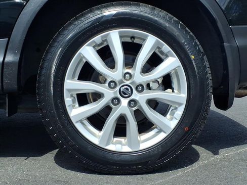 Used 2022 Nissan Rogue Sport S image 9