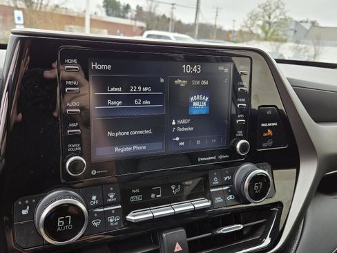 Used 2022 Toyota Highlander XLE image 24