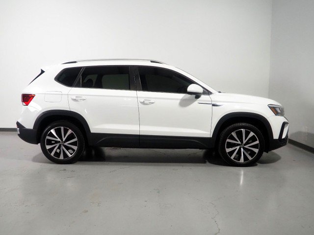 Used 2024 Volkswagen Taos SE FWD image 4