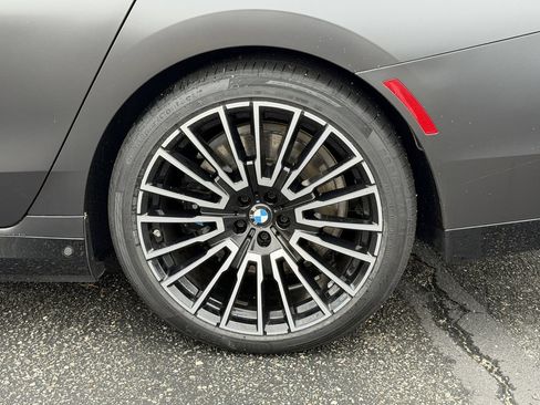 Used 2025 BMW i7 M70 AWD/4WD image 15