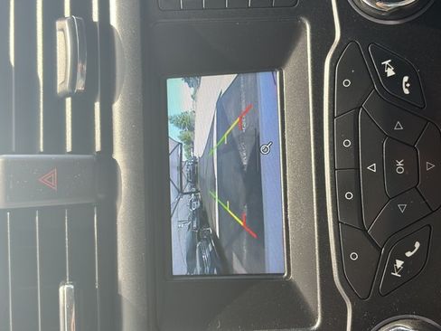 Used 2015 Ford Fusion SE w/ Equipment Group 201A FWD image 10