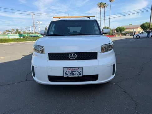 Used 2010 Scion xB FWD image 2