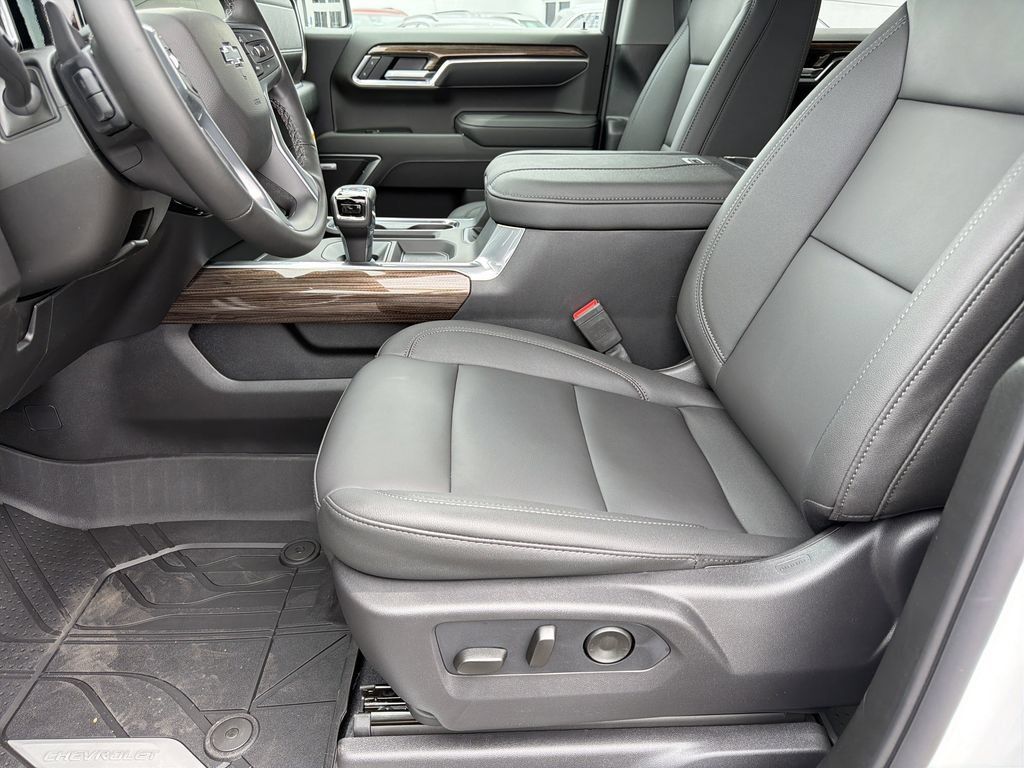 New 2026 Chevrolet Silverado 1500 RST w/ Rally Edition AWD/4WD image 16