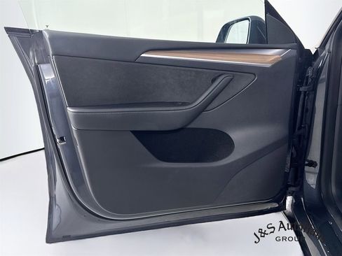 Used 2023 Tesla Model Y Long Range image 23