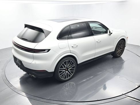 Certified 2025 Porsche Cayenne S AWD/4WD image 36