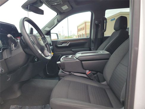 Used 2023 Chevrolet Silverado 1500 LT AWD/4WD image 16