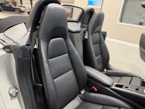 Used 2019 Porsche 718 Boxster RWD image 27