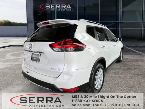 Used 2018 Nissan Rogue SV w/ Premium Package AWD/4WD image 4