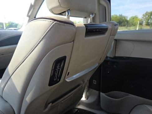 Used 2018 Chrysler Pacifica Limited w/ Advanced Safetytec Group FWD image 22