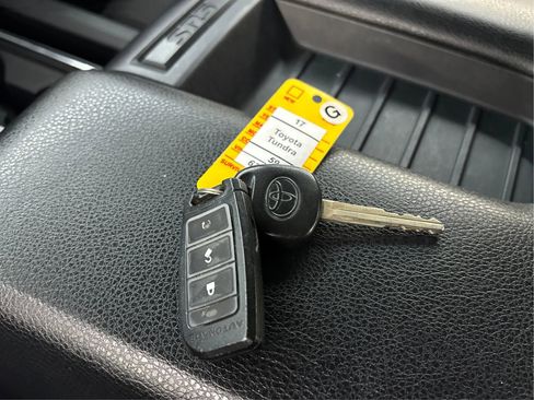 Used 2017 Toyota Tundra SR5 AWD/4WD image 39