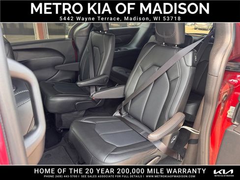 Used 2025 Chrysler Pacifica Select AWD/4WD image 24