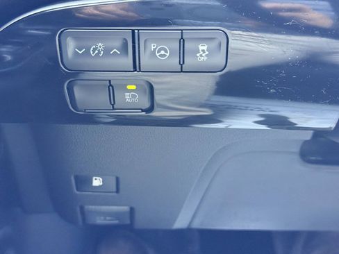 Used 2022 Toyota Prius LE AWD/4WD image 33