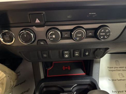 Used 2019 Toyota Tacoma TRD Off-Road image 31