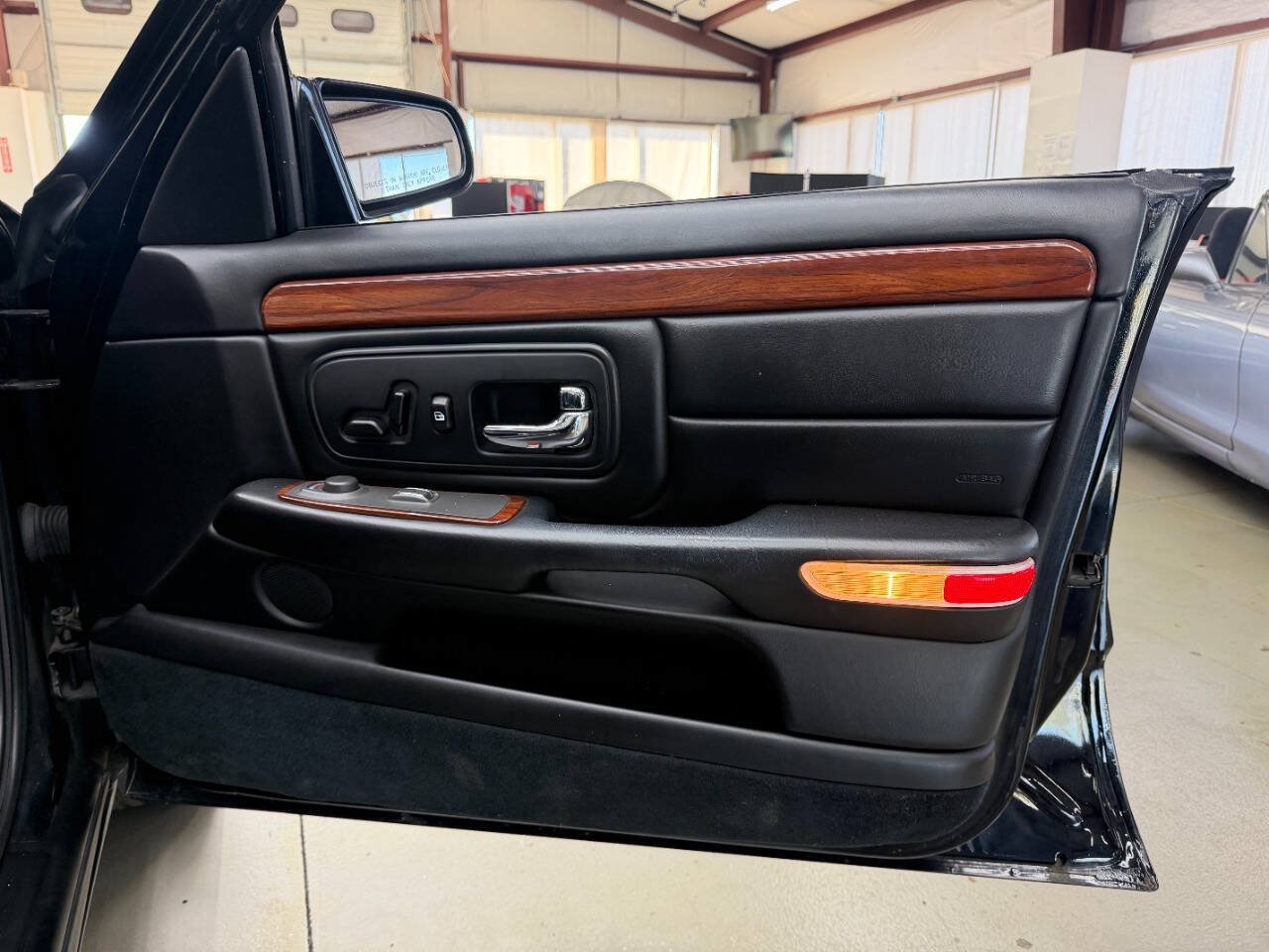 Used 1998 Cadillac De Ville FWD image 16