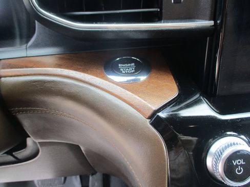 Used 2021 Ford Explorer King Ranch w/ Premium Technology Package image 6