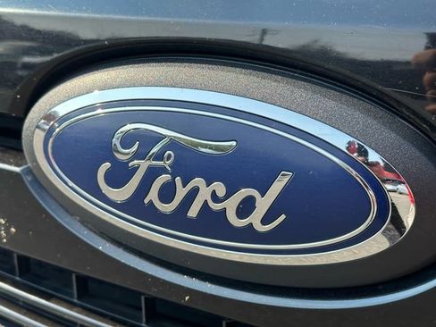 Used 2018 Ford F150 Lariat w/ Equipment Group 502A Luxury AWD/4WD image 9
