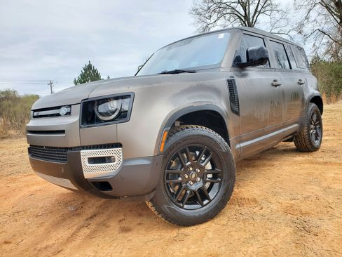 Used 2020 Land Rover Defender 110 SE image 2