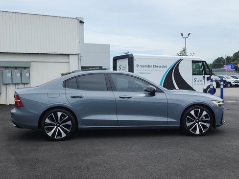 Used 2022 Volvo S60 B5 Momentum w/ Premium Package AWD/4WD image 6