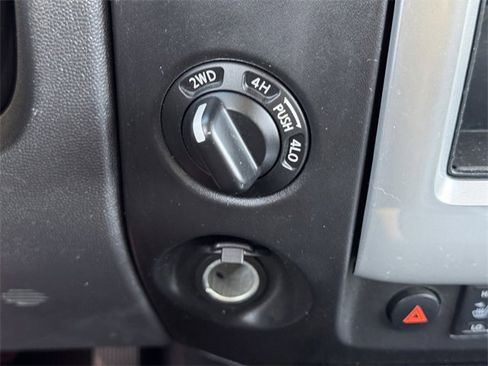 Used 2015 Nissan Titan PRO-4X w/ Pro-4x Luxury Package image 21