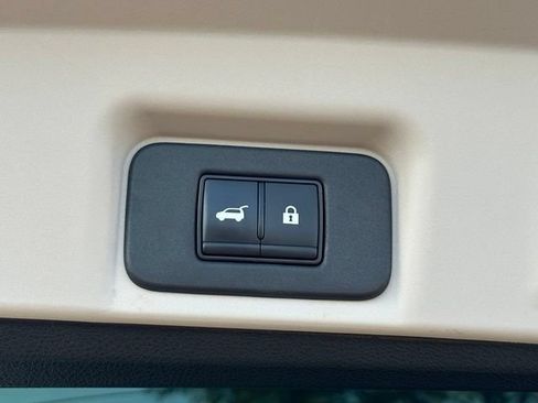 Used 2024 Nissan Ariya AWD image 17