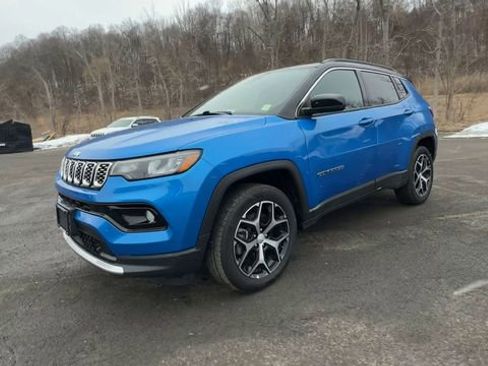 Used 2024 Jeep Compass Limited image 4