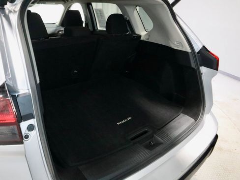 Certified 2025 Nissan Rogue SV image 12