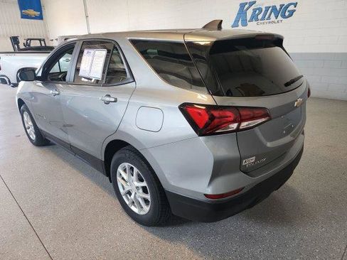 Used 2023 Chevrolet Equinox LS w/ LS Convenience Package AWD/4WD image 2
